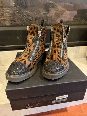 100% Authentic Giuseppe Zanotti Leopard Print Zip-Up Ankle Boots in Brown
